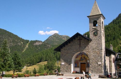 L'inno turistico per un villaggio di montagna 